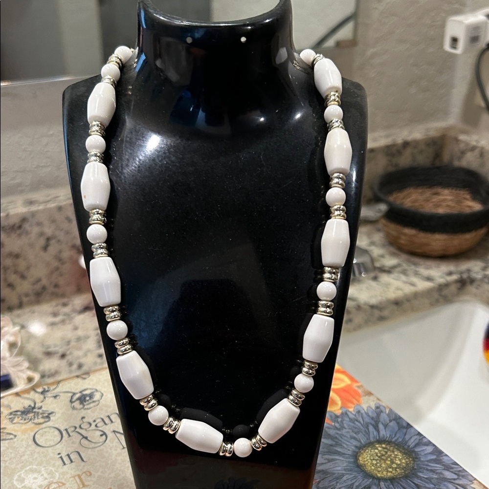 Chic White and Silver Beaded Necklace